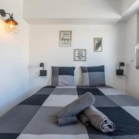 Lb Vacation I Center, Renovated With Balcony, Ideal For Holidays Or Congress! *
